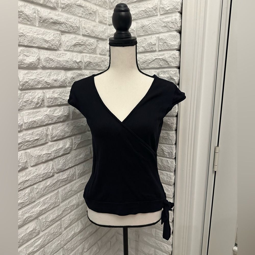 BCBGMAXAZRIA Short Sleeve Silk Front Wrap / Tie Top